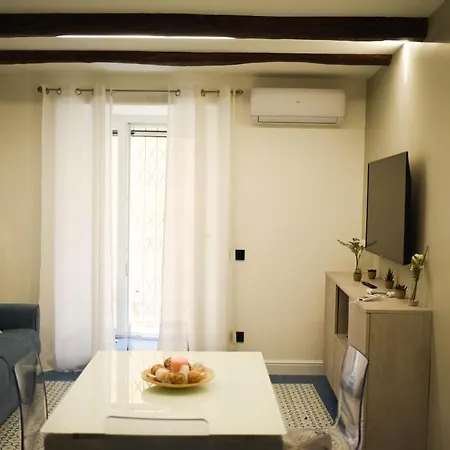 Chiaja Lux House شقة